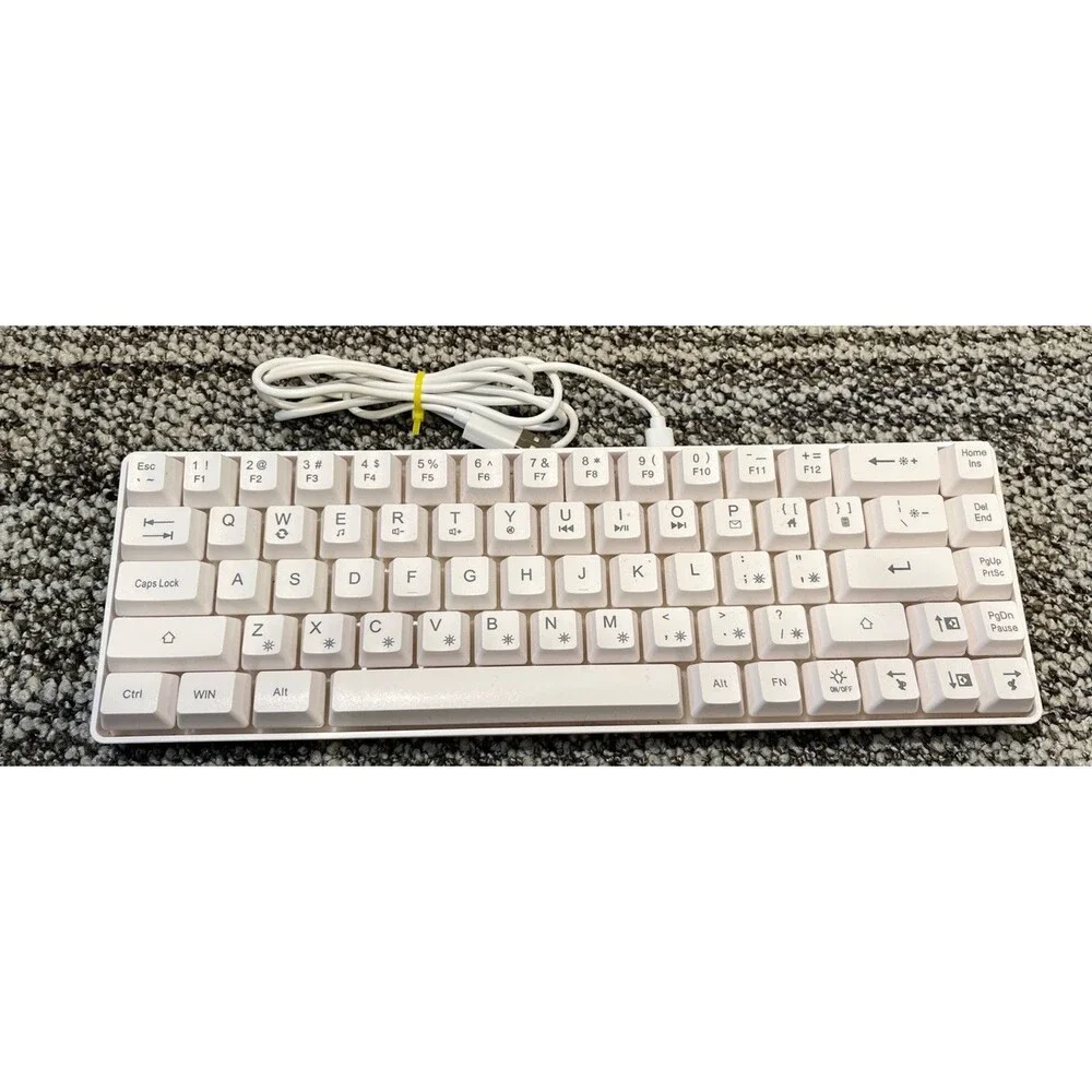 Solakaka 68 Key Compact Keyboard Model: SK968 Gaming White Great Condition